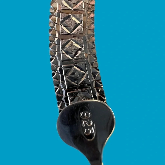 Sterling Silver made in Italy Necklace.  Gorgeous cuts on one smooth on other. - Picture 12 of 15